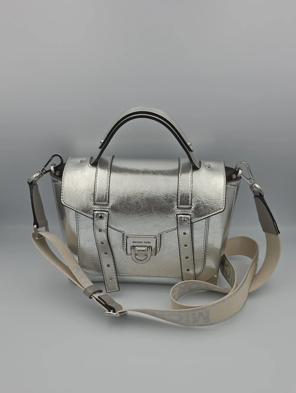 Michael Kors Silver Metallic Small Manhattan W/ Silver Hardware (NWOT)🩶